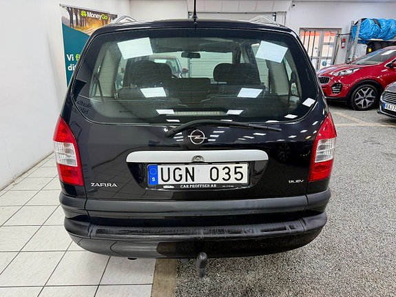 Vehicle Image 16