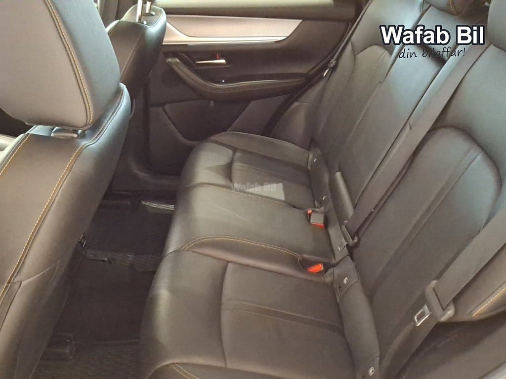 Vehicle Image 9
