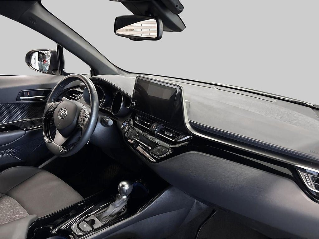Vehicle Image 10