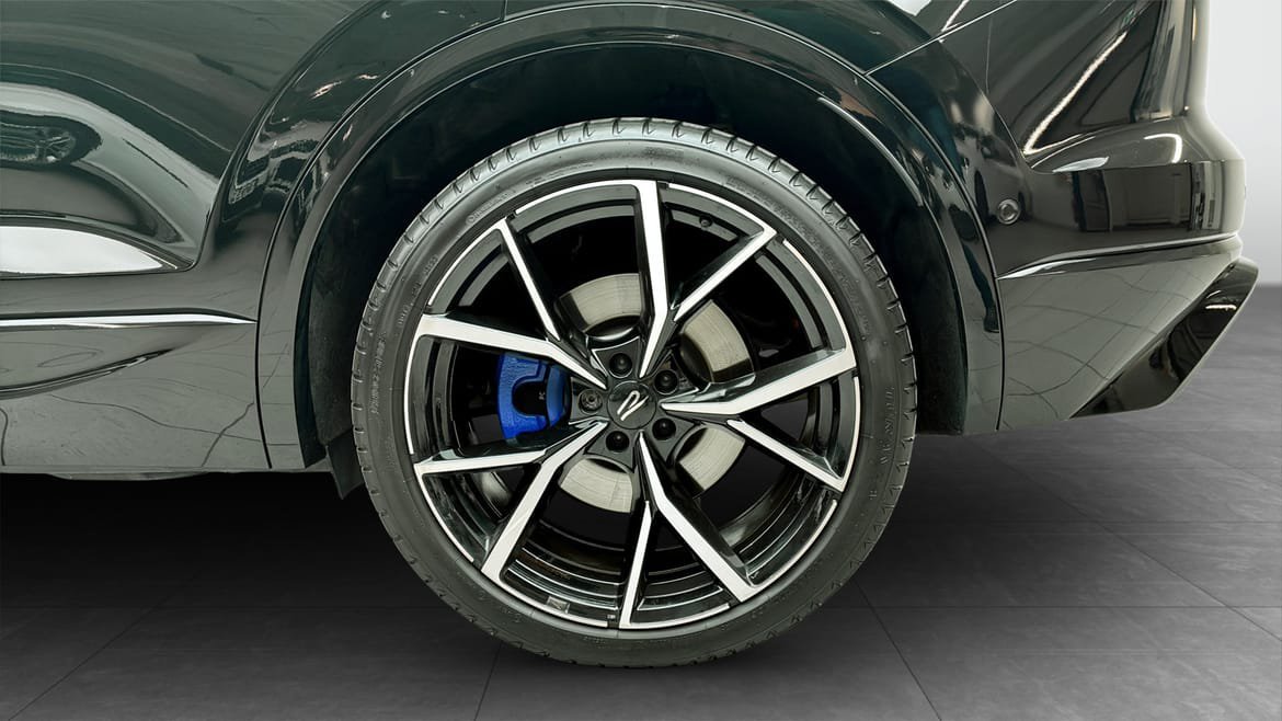 Vehicle Image 6