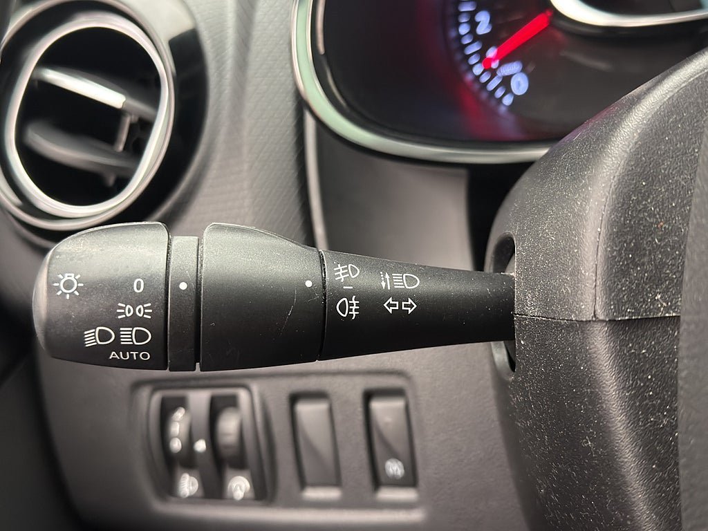 Vehicle Image 28