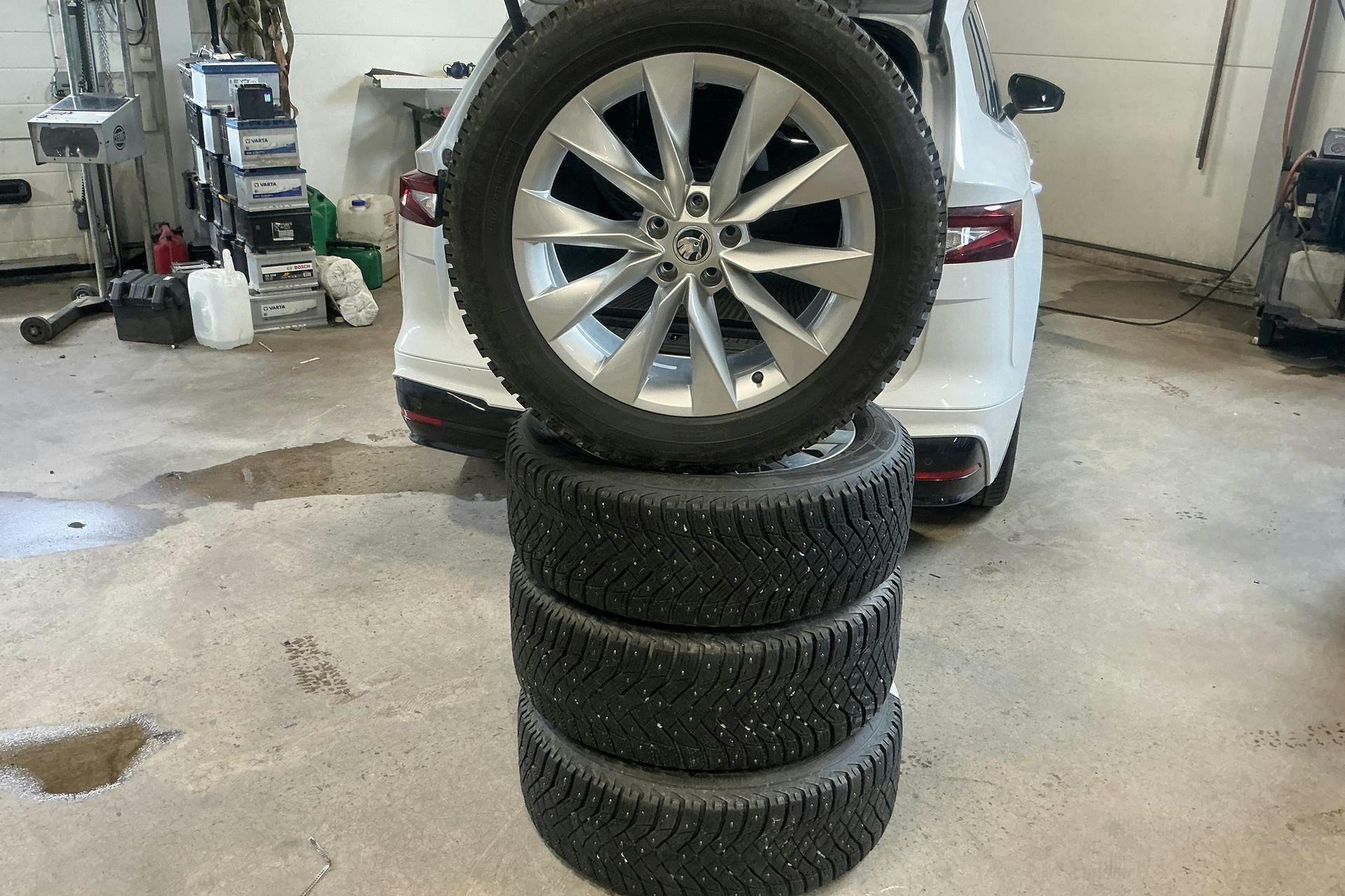 Vehicle Image 16