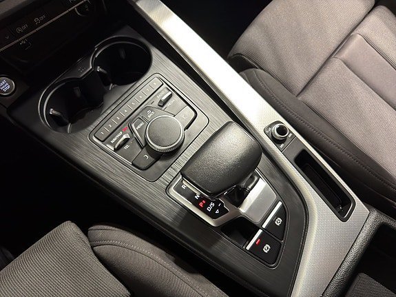 Vehicle Image 16