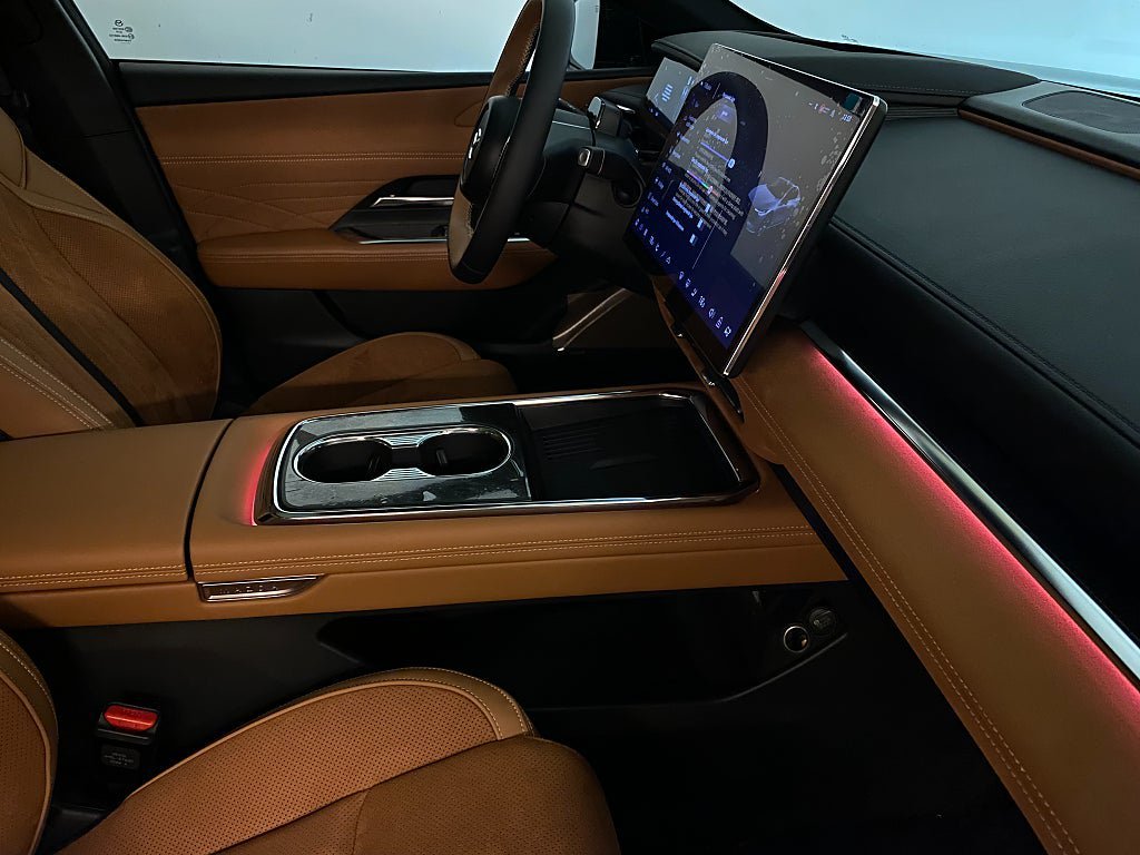 Vehicle Image 15
