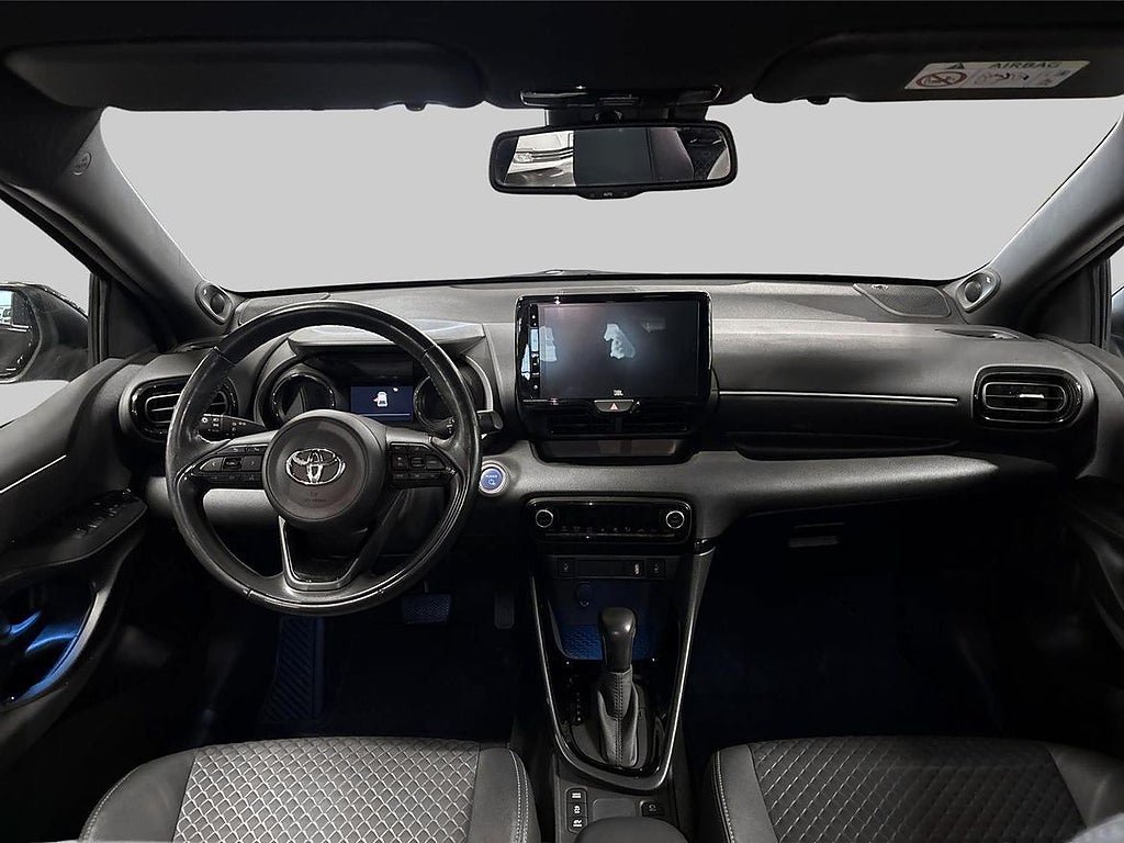 Vehicle Image 12