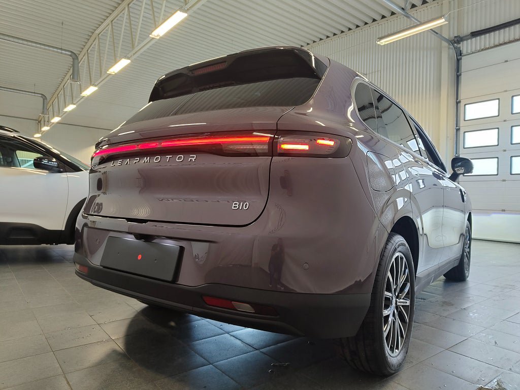 Vehicle Image 9