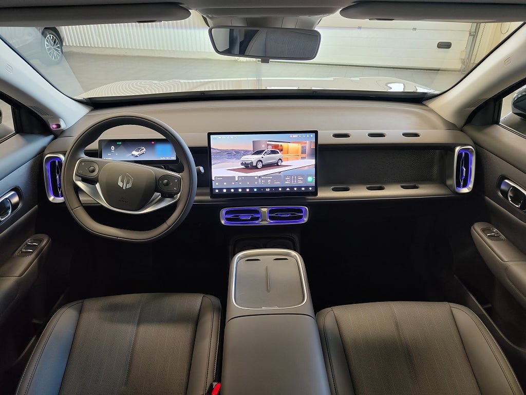 Vehicle Image 10