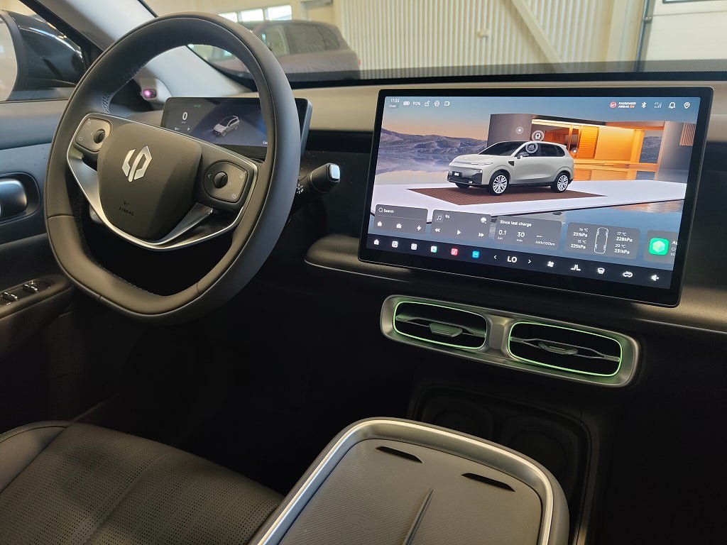 Vehicle Image 11