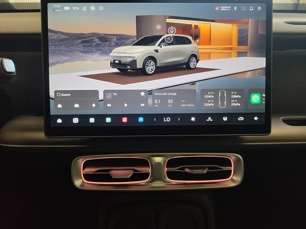 Vehicle Image 12