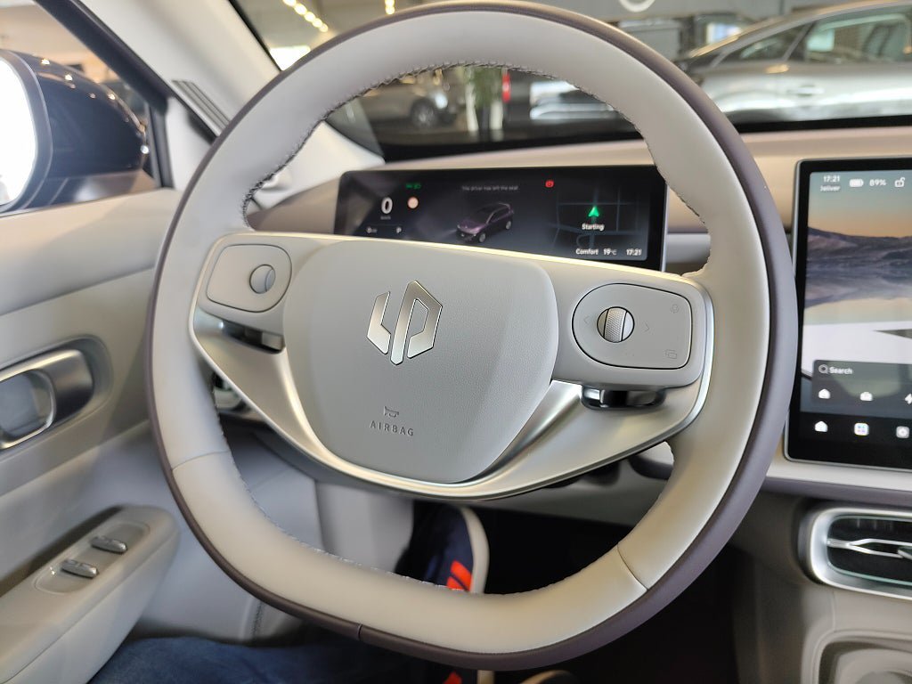 Vehicle Image 15