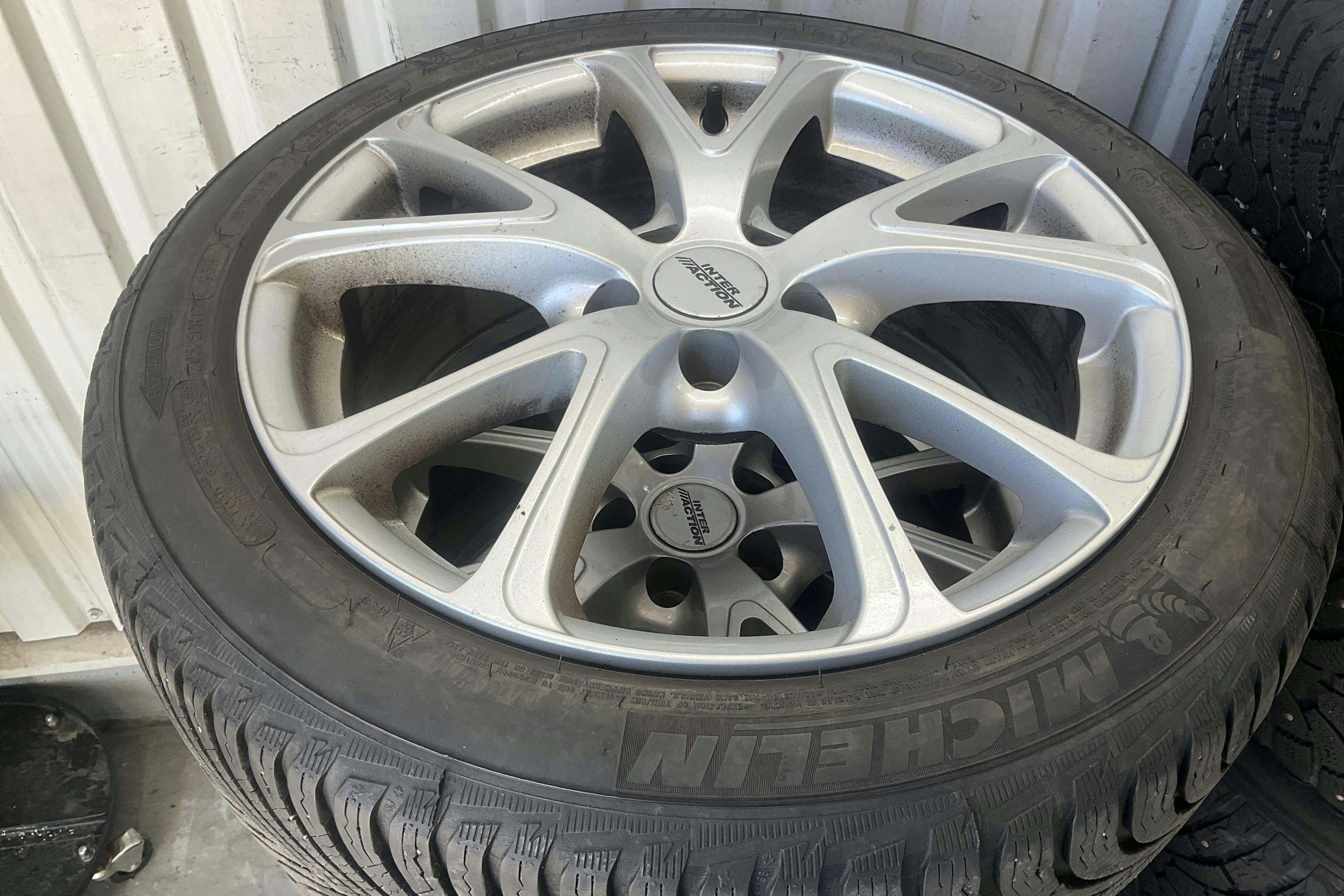 Vehicle Image 16