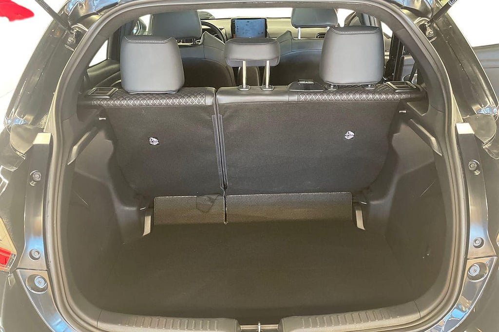 Vehicle Image 12