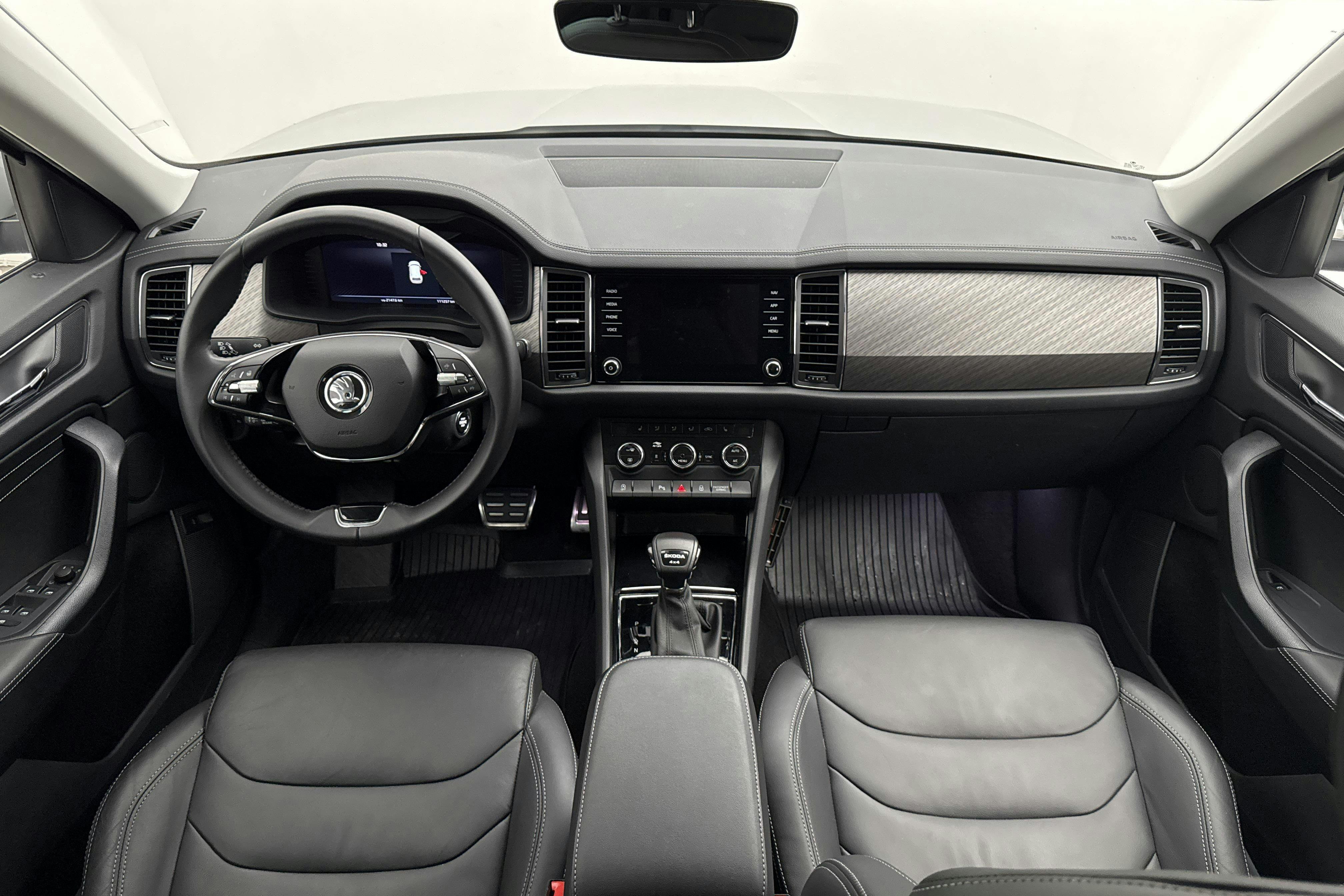 Vehicle Image 6