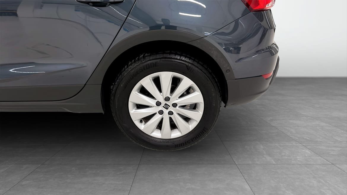 Vehicle Image 6
