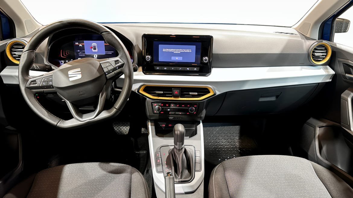 Vehicle Image 10