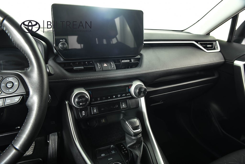 Vehicle Image 16