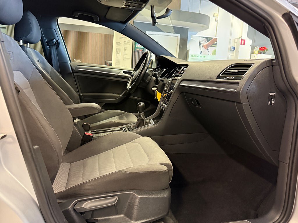 Vehicle Image 23