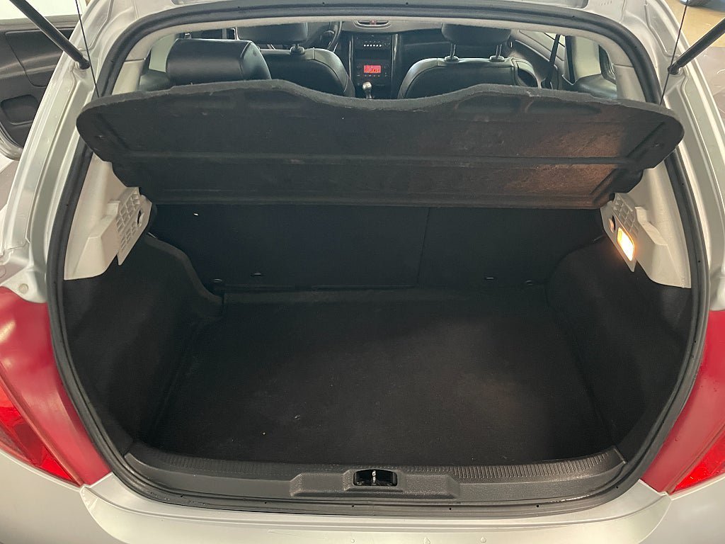Vehicle Image 14