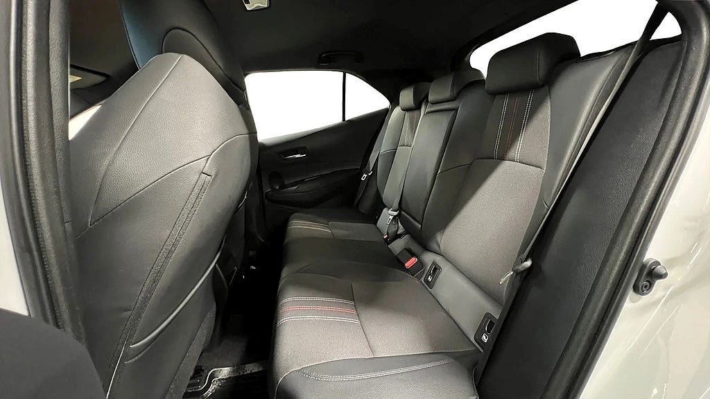 Vehicle Image 12