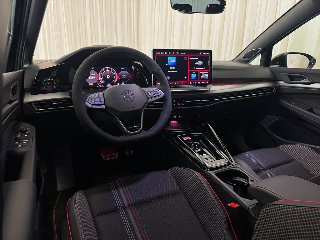 Vehicle Image 33