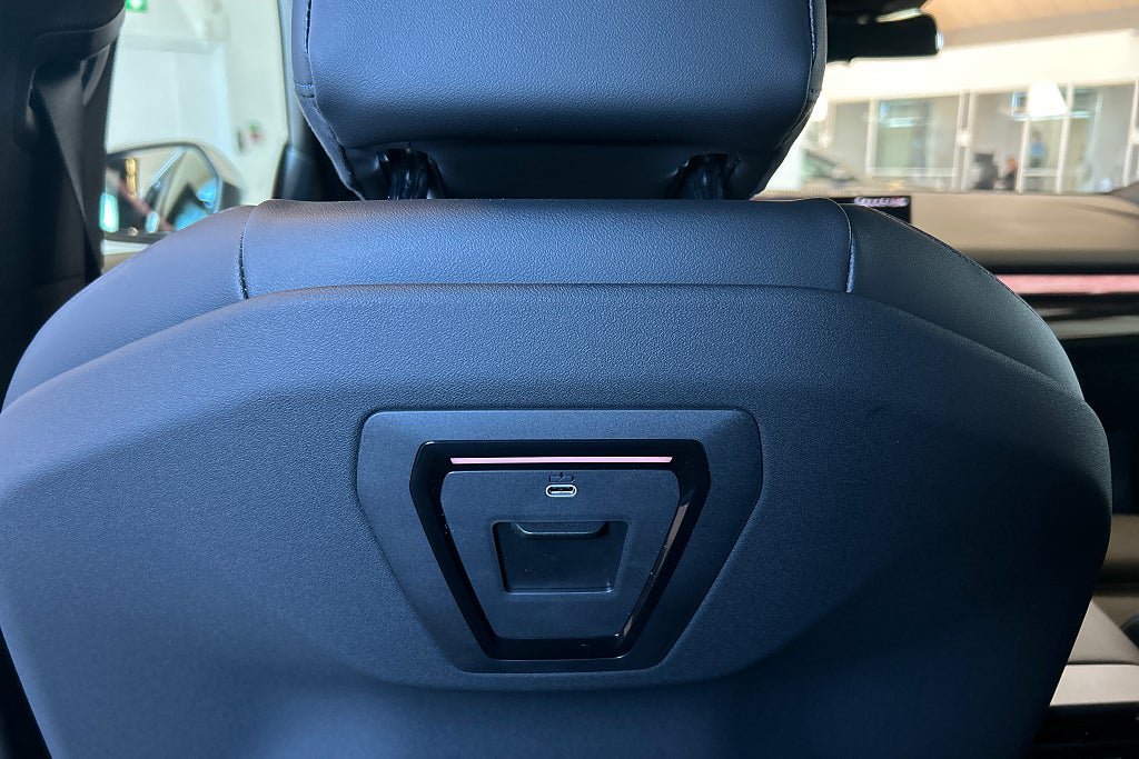 Vehicle Image 17