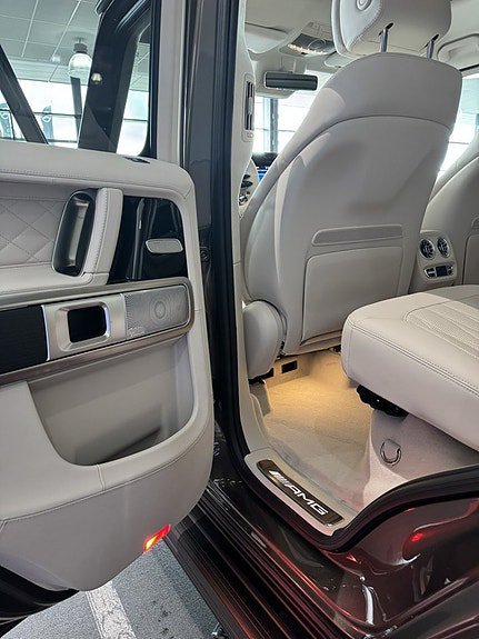 Vehicle Image 11