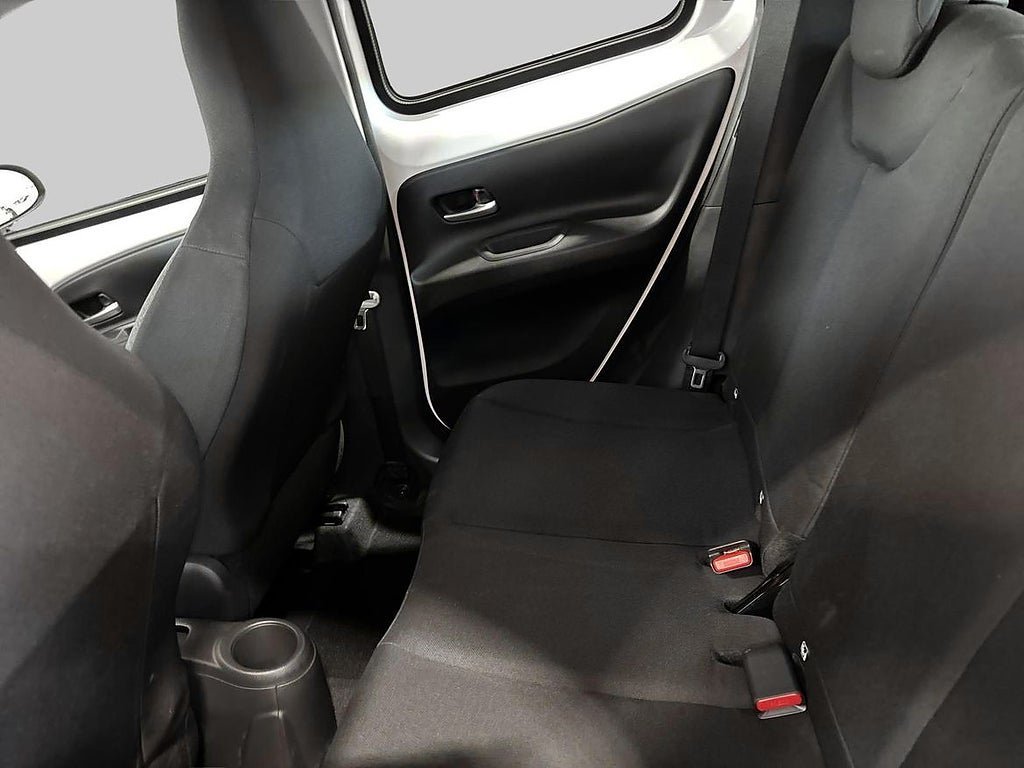 Vehicle Image 11