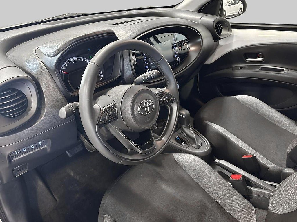 Vehicle Image 14