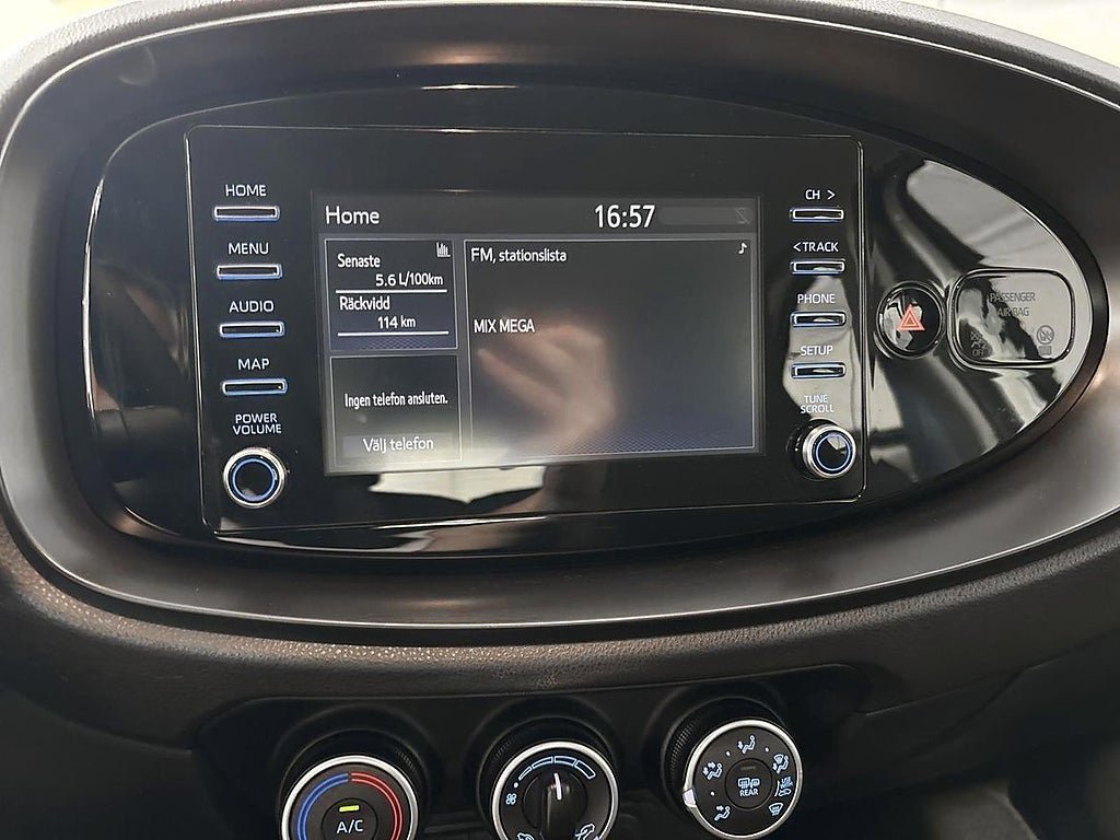 Vehicle Image 16
