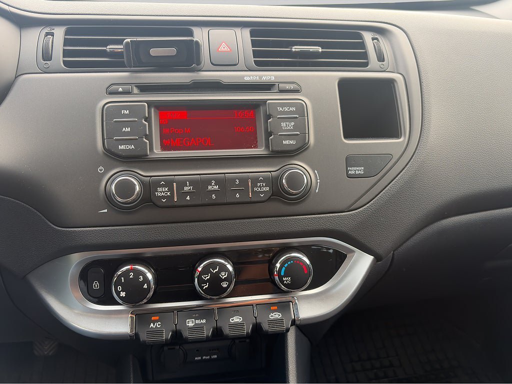 Vehicle Image 17