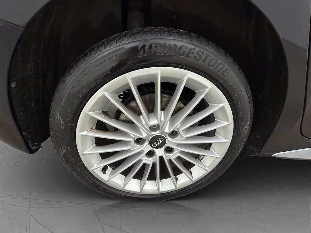 Vehicle Image 30