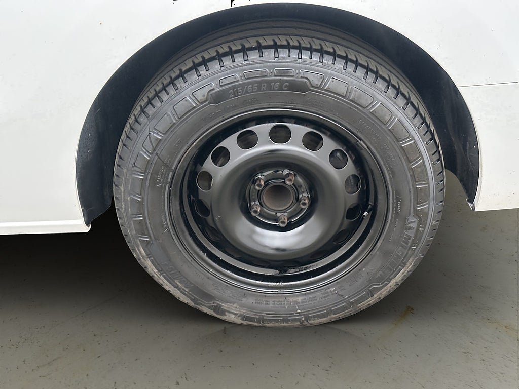 Vehicle Image 28