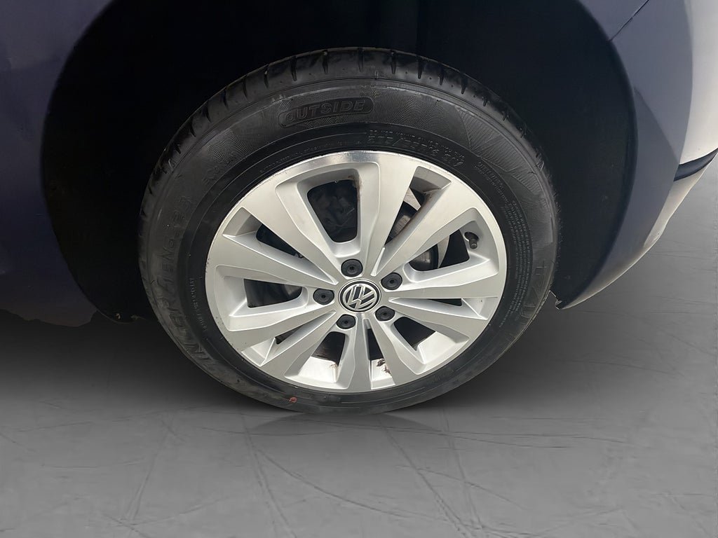 Vehicle Image 25
