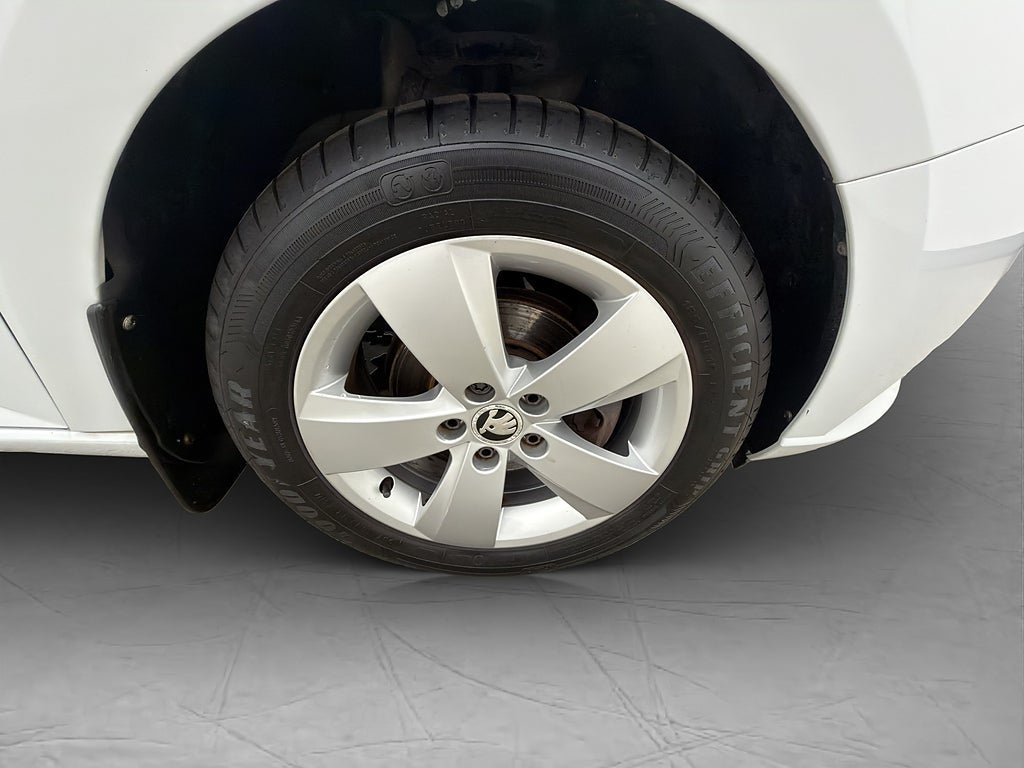 Vehicle Image 25