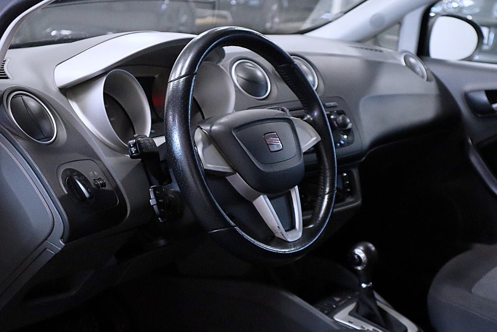 Vehicle Image 9