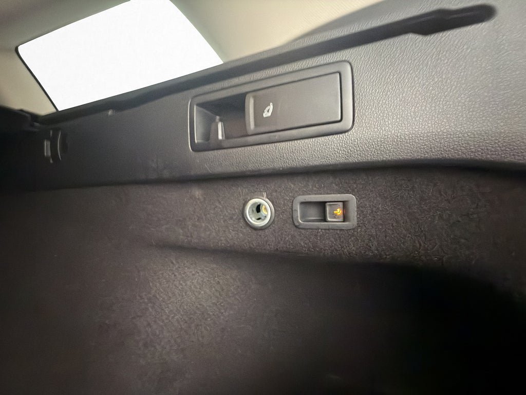Vehicle Image 25
