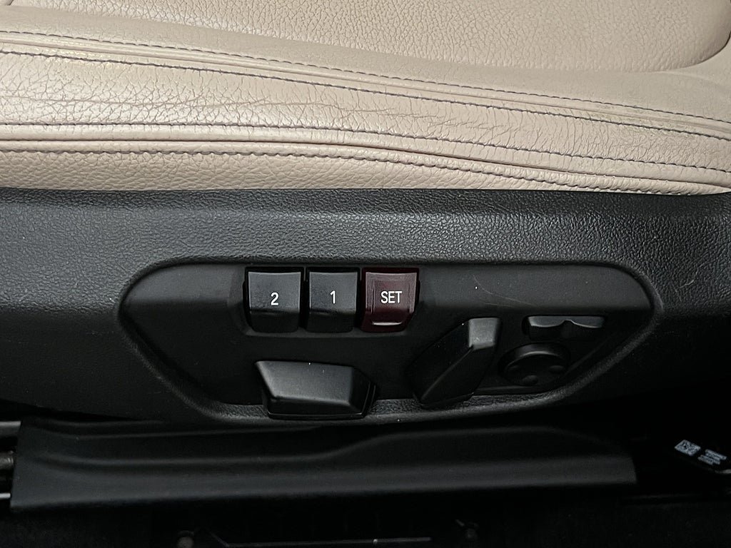 Vehicle Image 32