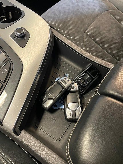 Vehicle Image 25