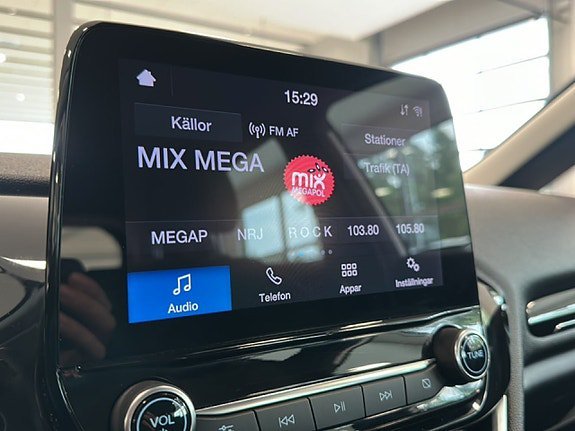 Vehicle Image 11
