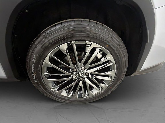 Vehicle Image 32