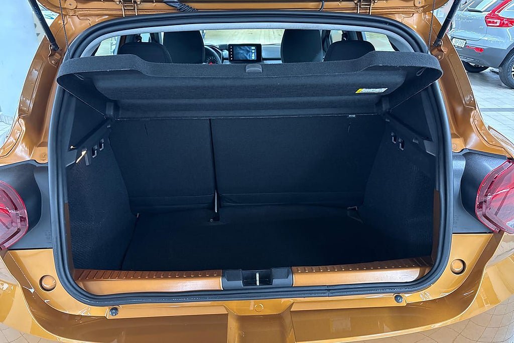 Vehicle Image 12