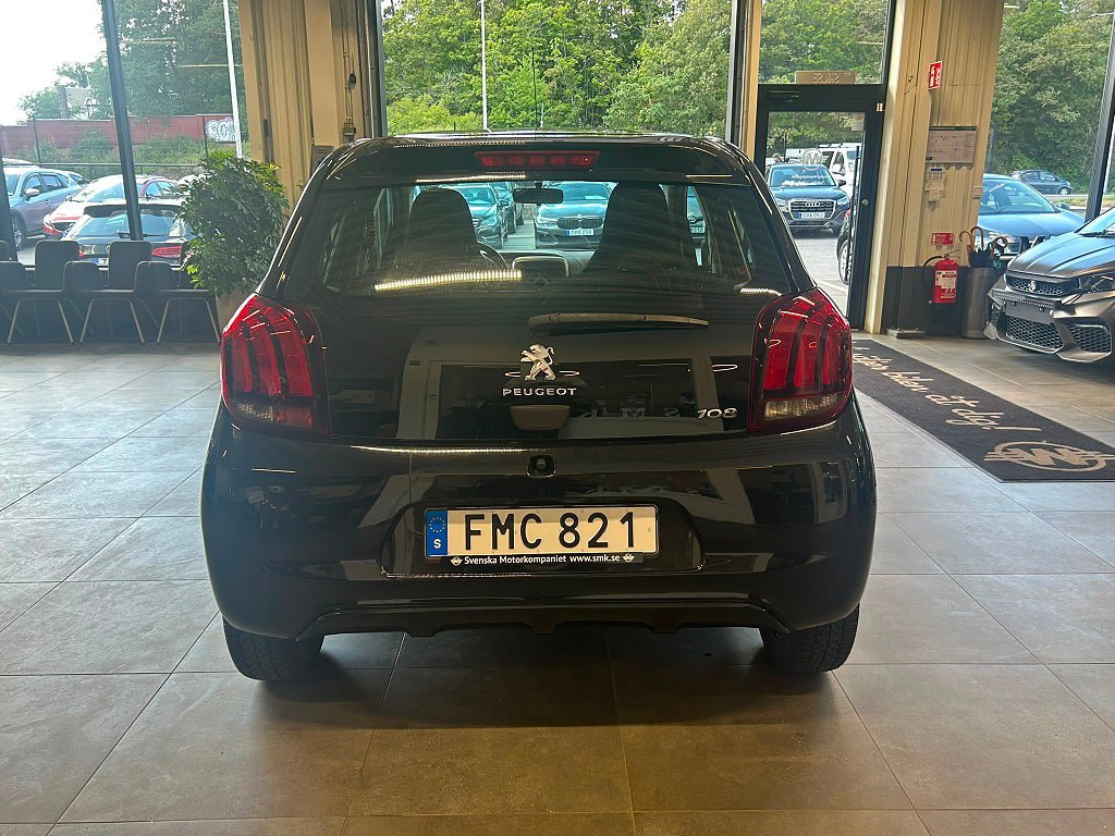 Vehicle Image 6