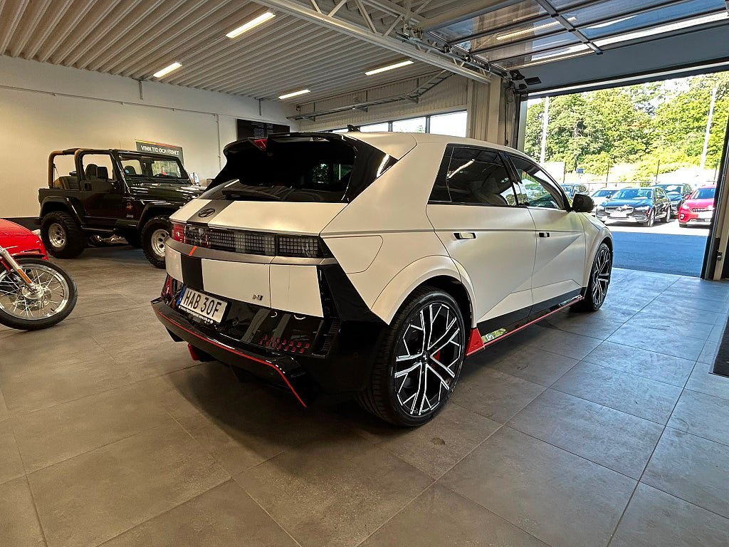 Vehicle Image 9