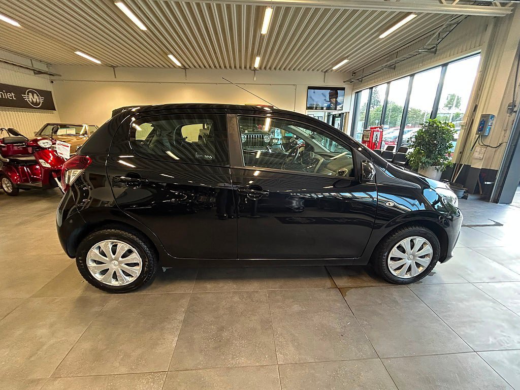 Vehicle Image 9