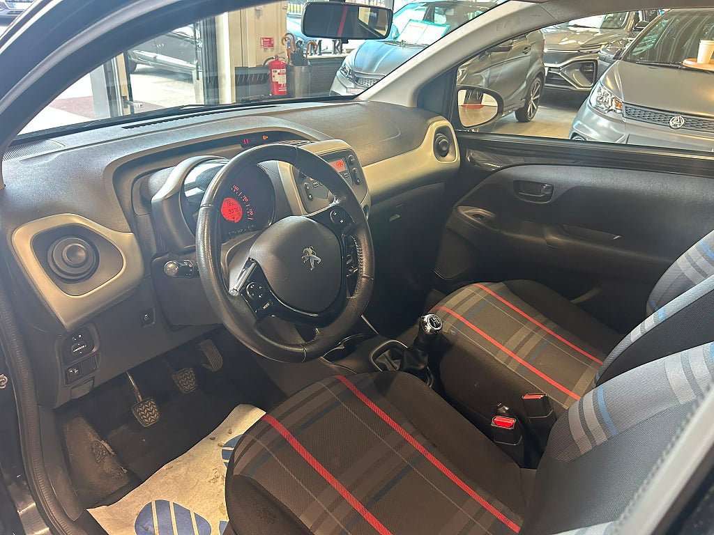 Vehicle Image 11