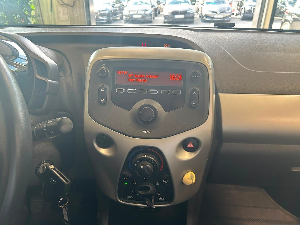 Vehicle Image 12
