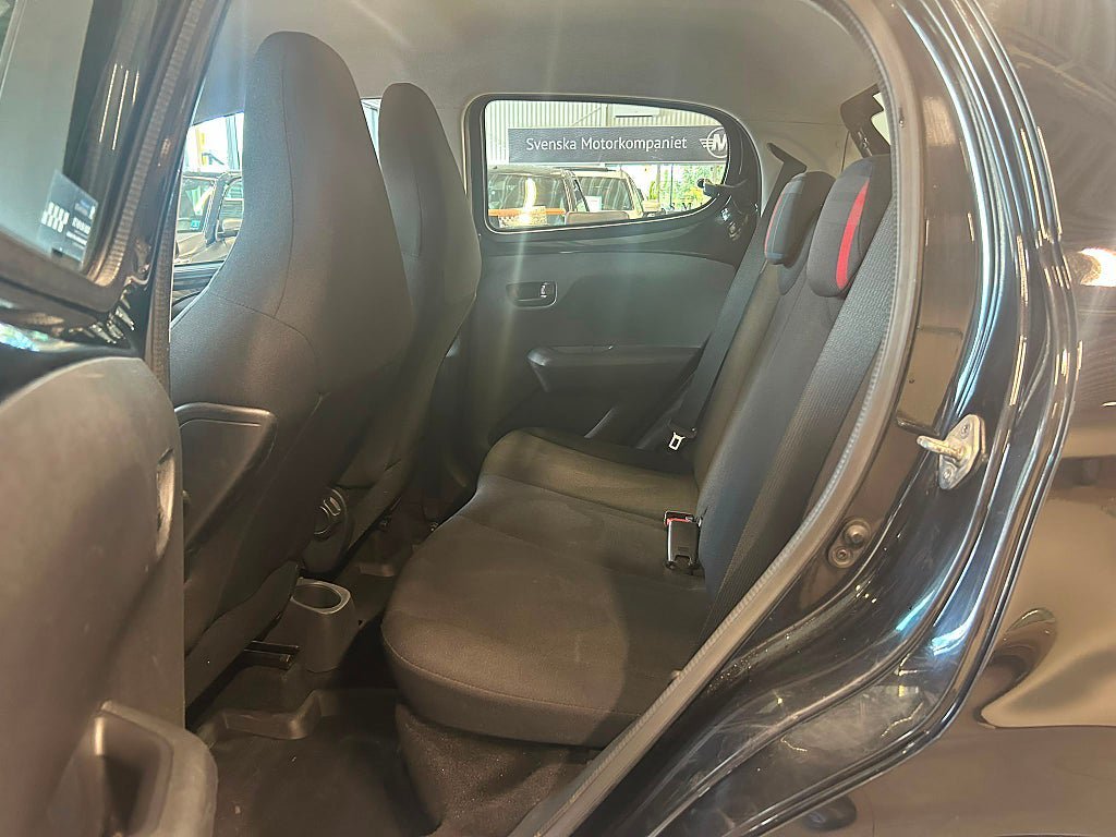 Vehicle Image 15