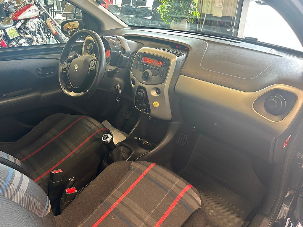 Vehicle Image 17