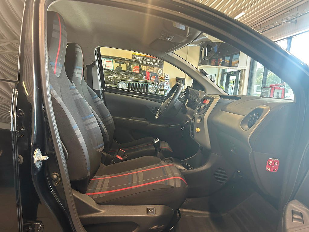 Vehicle Image 18