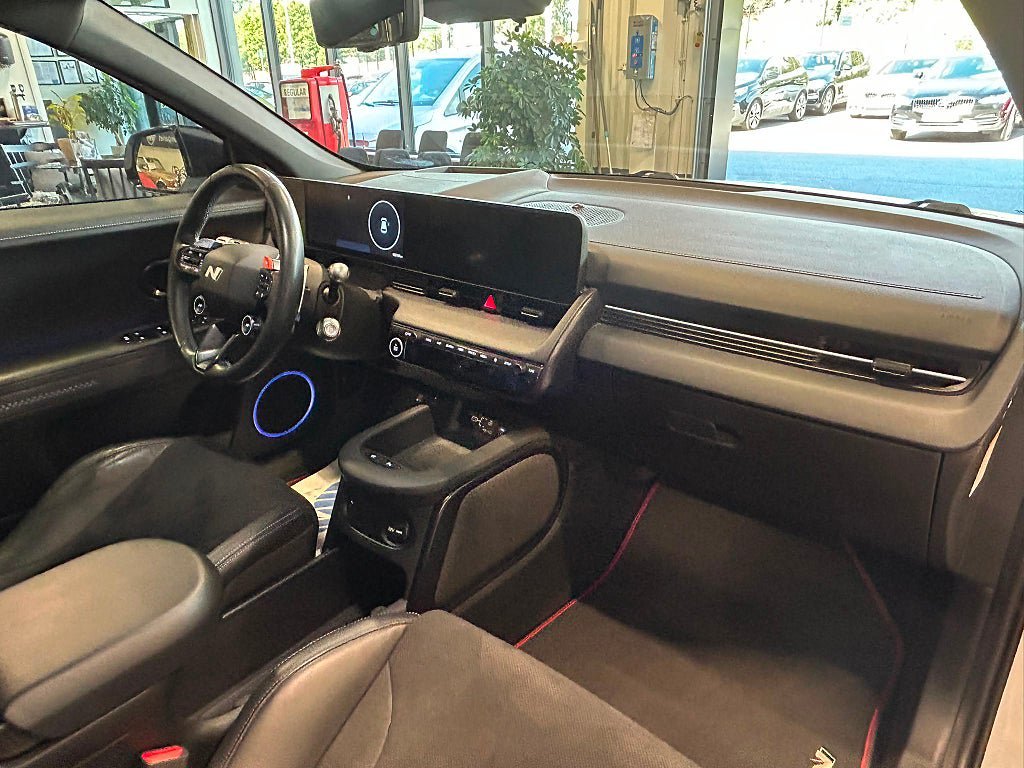 Vehicle Image 26